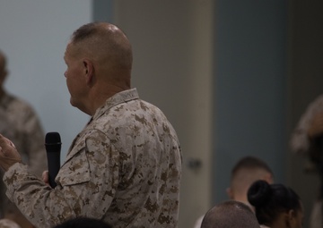 CMC visits SPMAGTF-CR-CC Marines