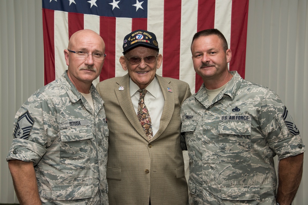 105th AW hosts WWII veteran