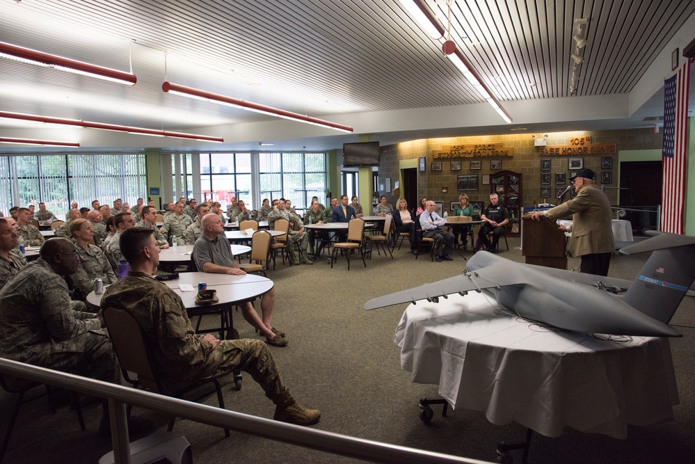 105th AW hosts WWII veteran