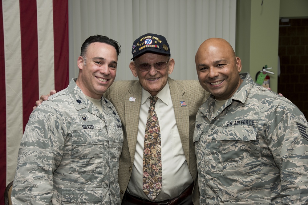 105th AW hosts WWII veteran