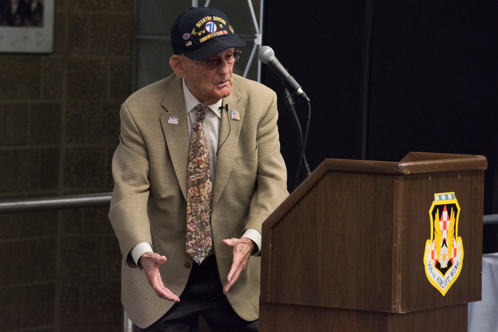 105th AW hosts WWII veteran