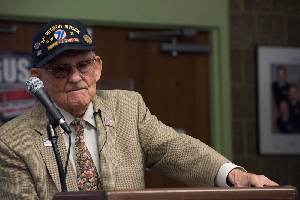 105th AW hosts WWII veteran