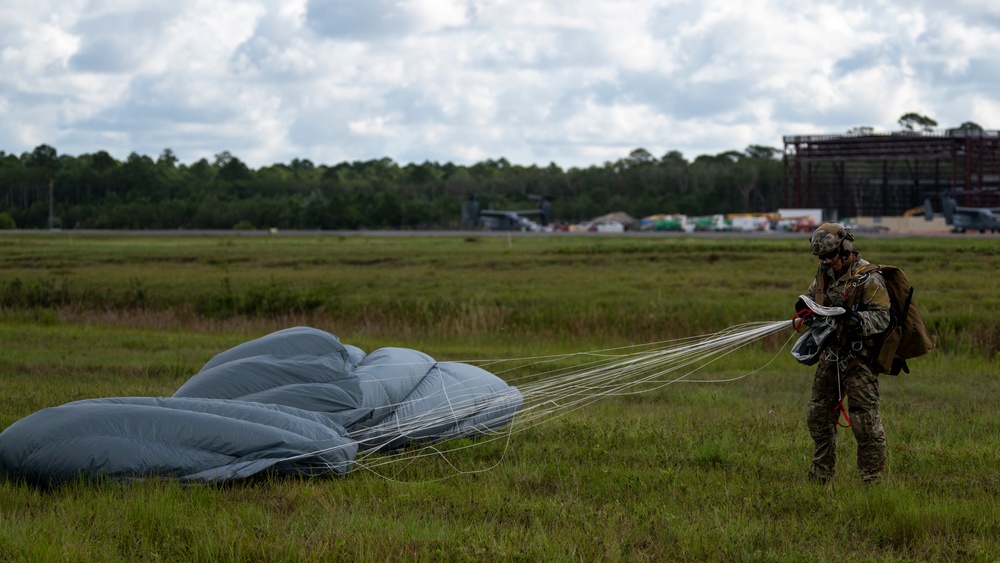 ST operators conduct military freefall