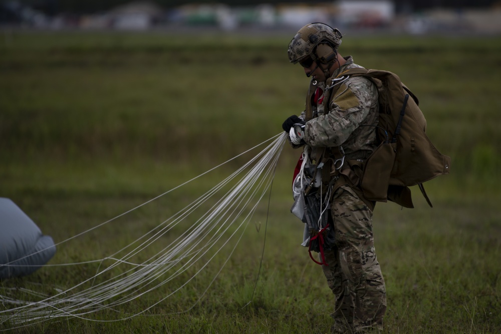 ST operators conduct military freefall