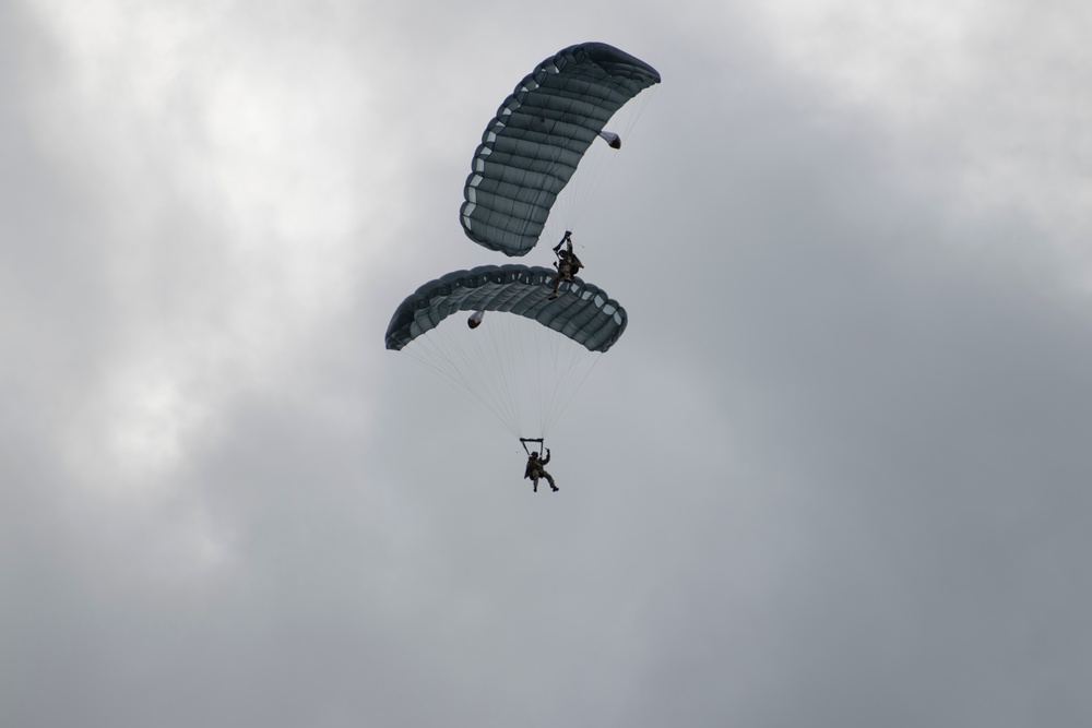 ST operators conduct military freefall