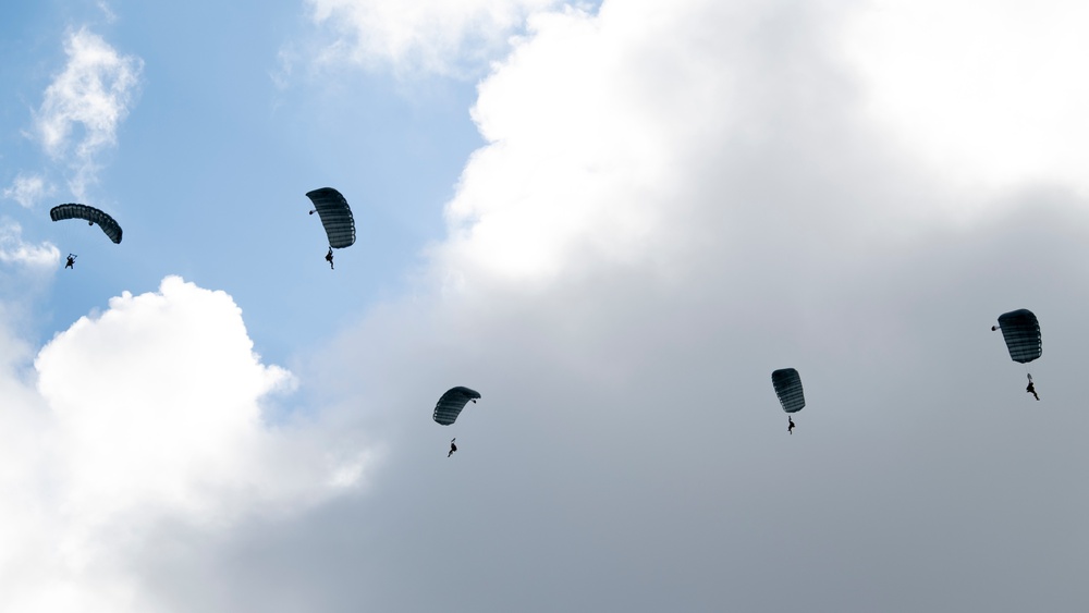 ST operators conduct military freefall