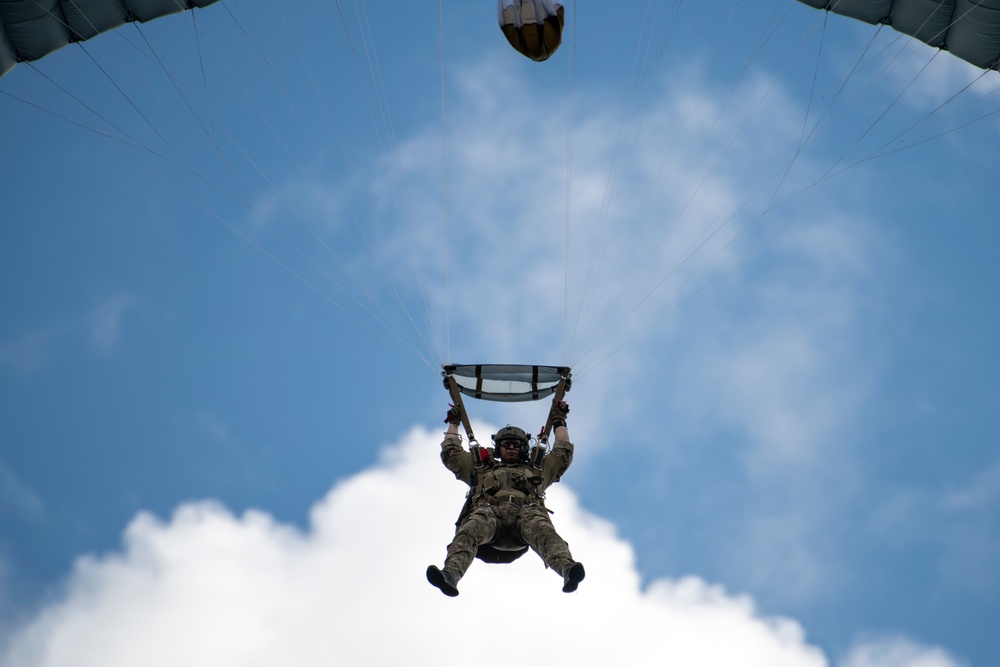 ST operators conduct military freefall