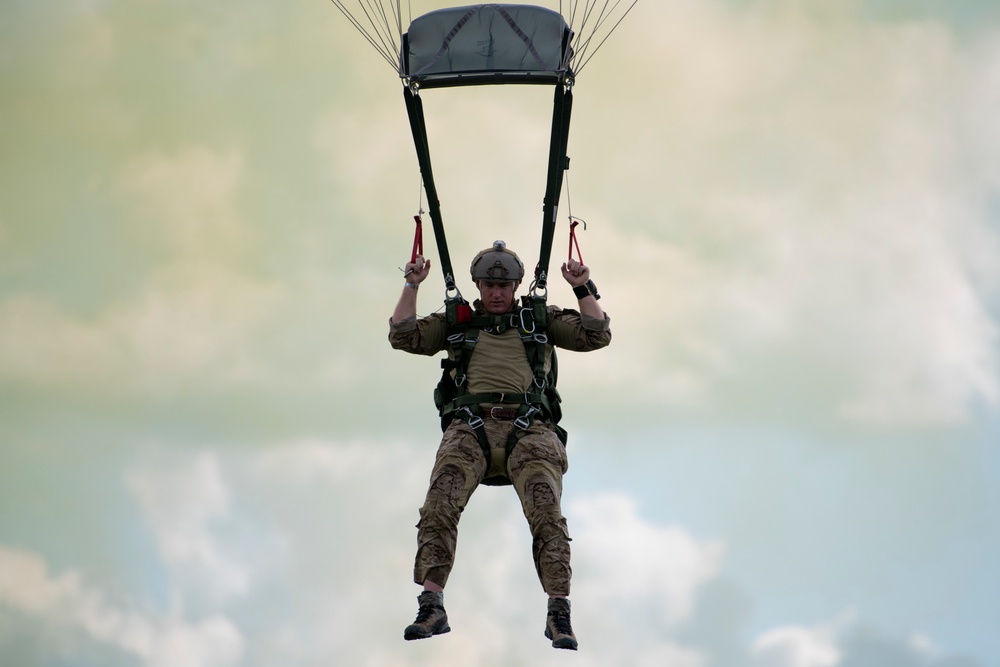 ST operators conduct military freefall