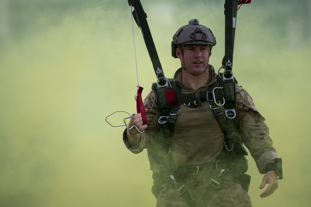 ST operators conduct military freefall