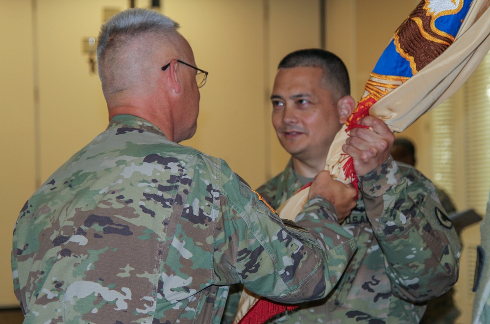 DVIDS - Images - Army Contracting Leaders Change Command [Image 3 of 9]