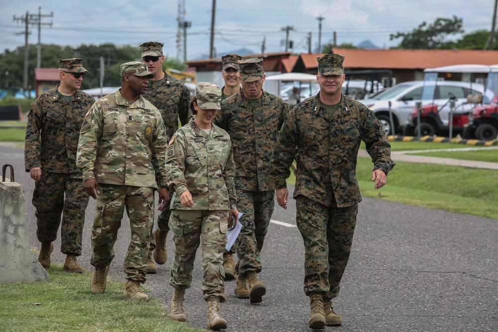 MARFORSOUTH leaders visit SPMAGTF-SC in Honduras