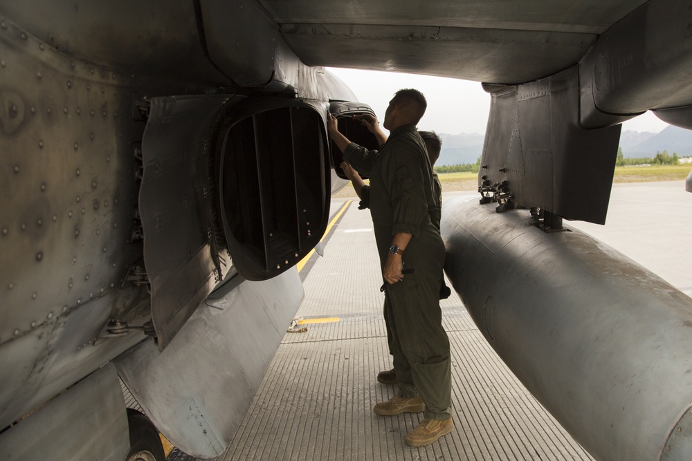 VMA-214 Prepares for the 2018 Arctic Thunder Air Show