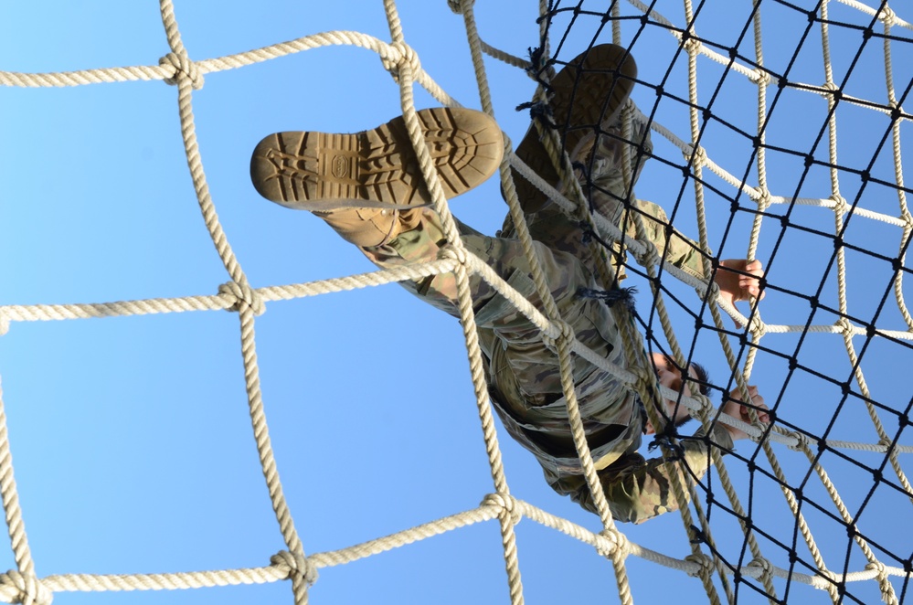 SISCO Soldiers Navigate Phantom Warrior Obstacle Course