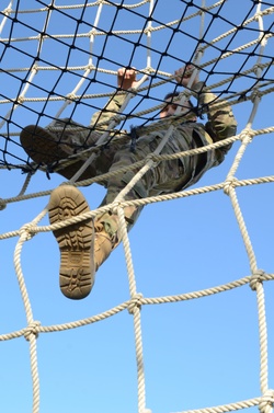 SISCO Soldiers Navigate Phantom Warrior Obstacle Course [Image 7 of 9]