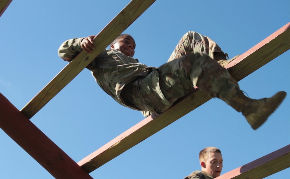 SISCO Soldiers Navigate Phantom Warrior Obstacle Course