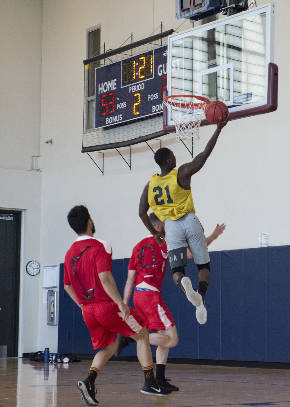 USS Lake Champlain plays HMAS Success during RIMPAC 2018 Basketball Tournament