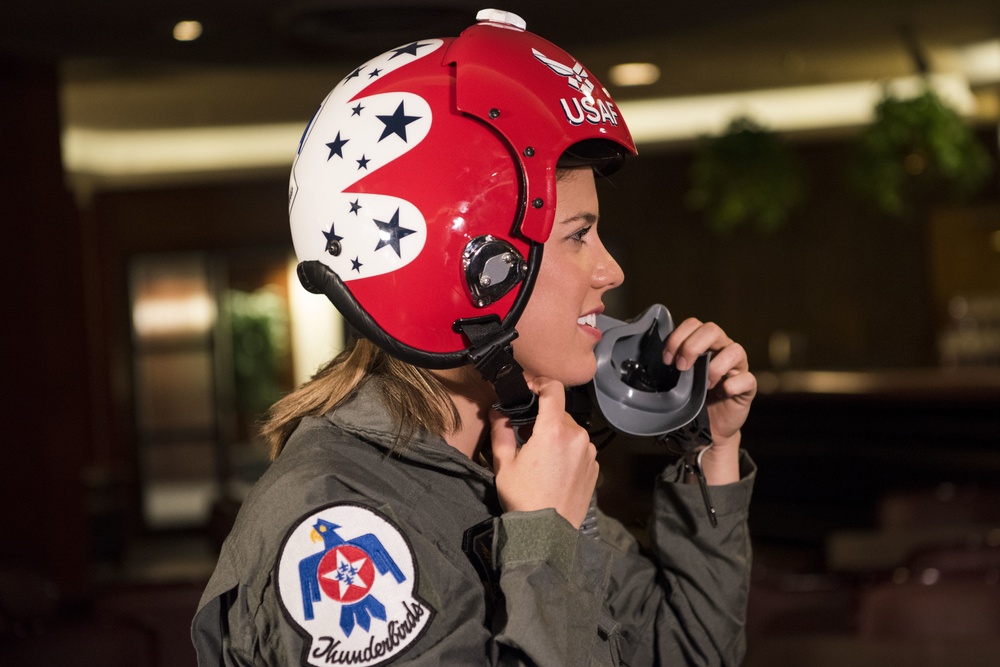 Local reporter flies with the Thunderbirds