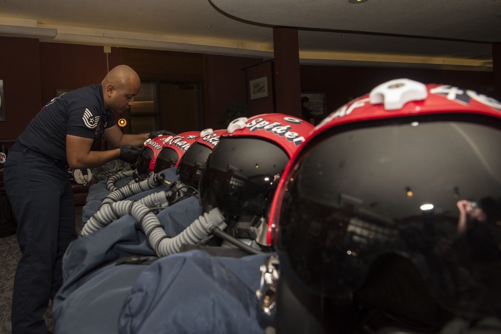 Local reporter flies with the Thunderbirds