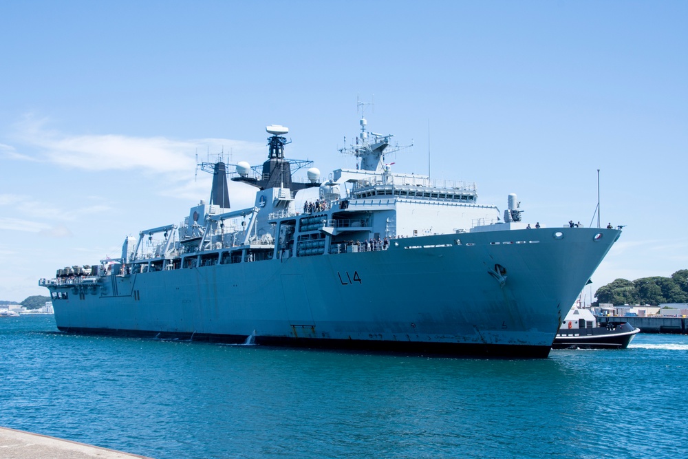 HMS Albion Arrives in Yokosuka