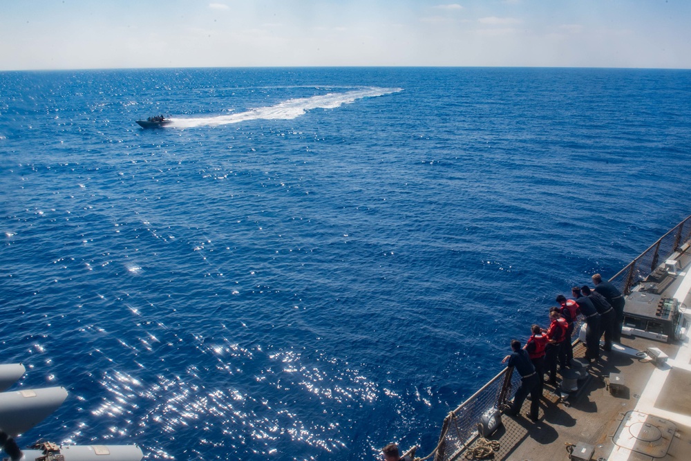 USS Jason Dunham (DDG 109) hosts Midshipmen