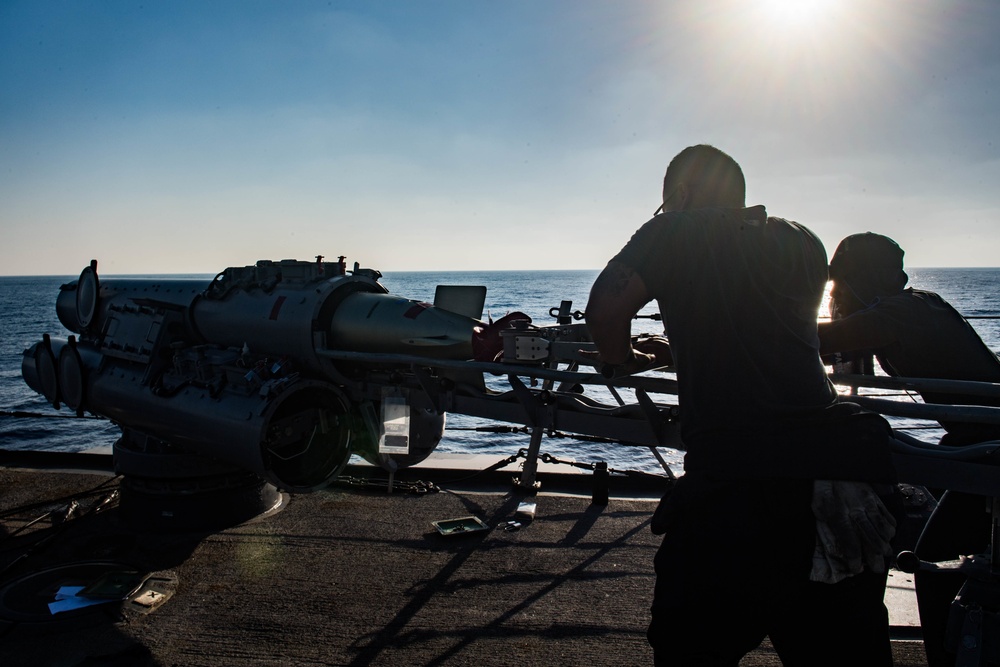 DVIDS - Images - USS Jason Dunham (DDG 109) Torpedo Load [Image 7 of 15]