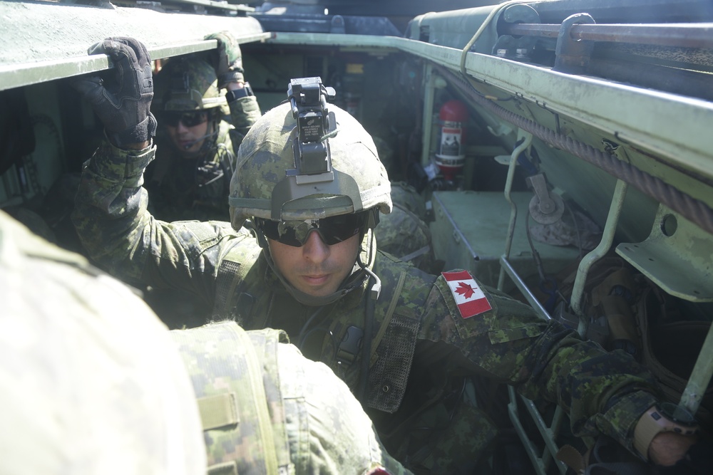 Canada, U.S. Marines prepare for AAV operations during RIMPAC