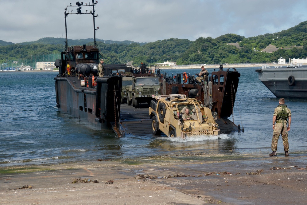 HMS Albion offloads Amphibious vehicles