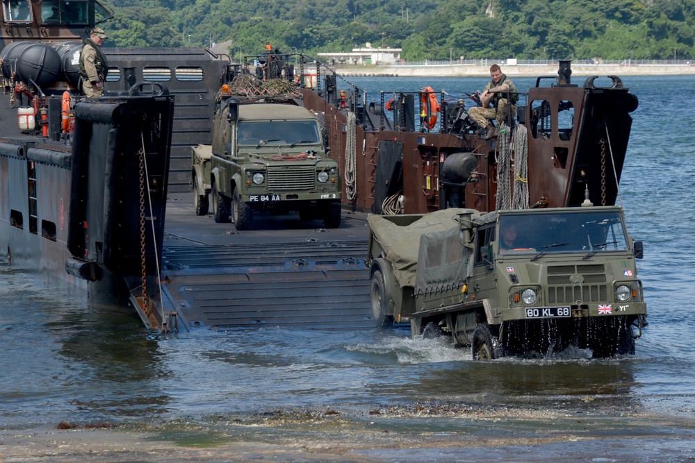 HMS Albion offloads Amphibious vehicles