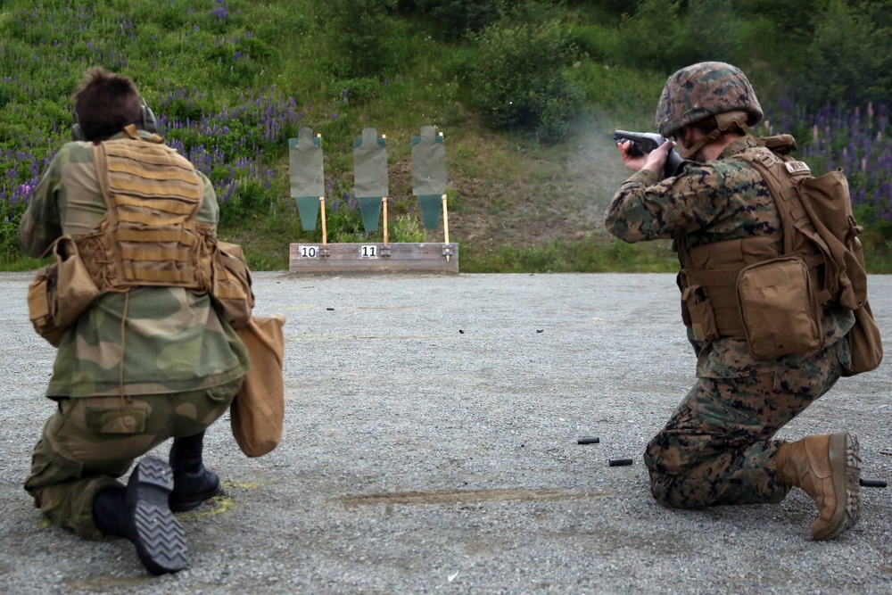 Law Enforcement Marines and Norwegian soldiers cross-train weapon systems