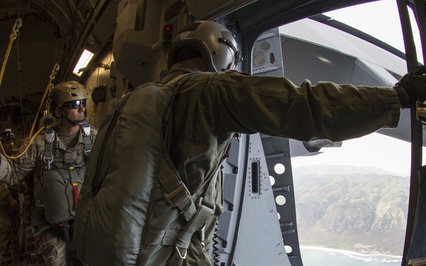 Special Operations Command Pacific and Multi-National SOF members conduct Airborne Training during RIMPAC 2018