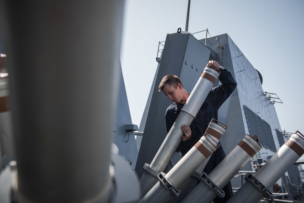 USS Jason Dunham (DDG 109) Uploads Chaff