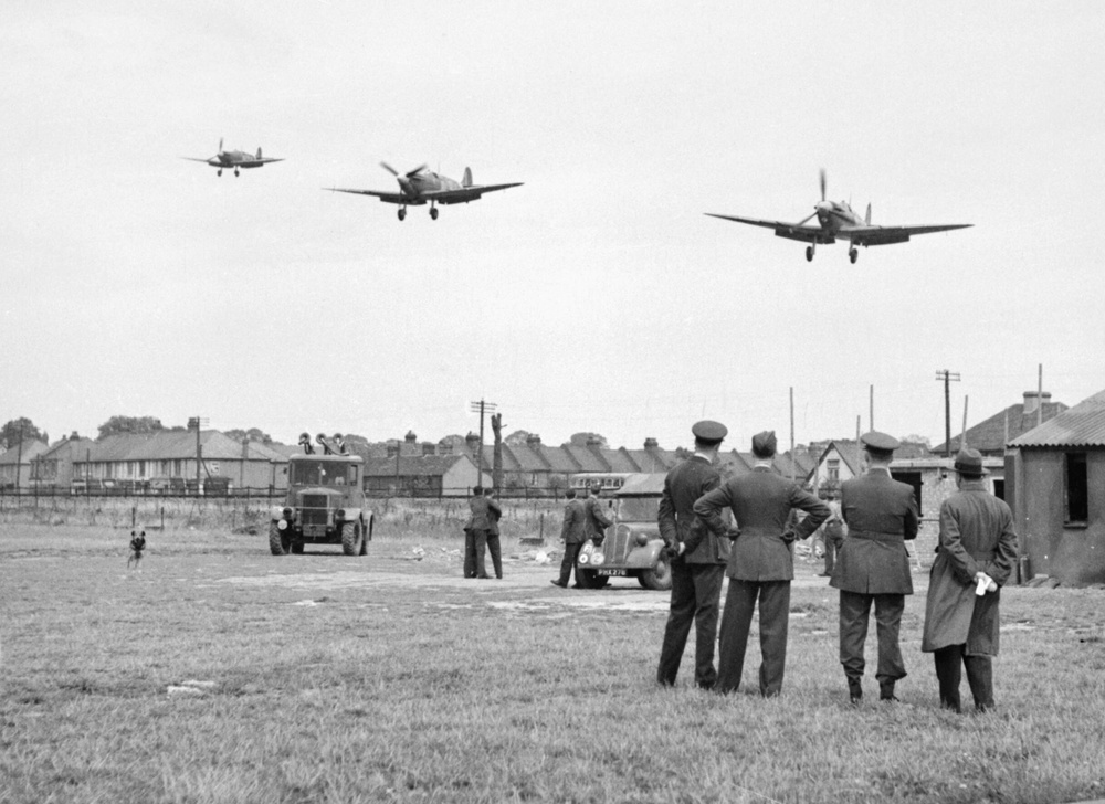 RAF Eagle squadrons presented badges in London