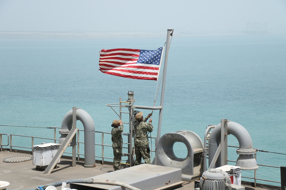 USS LEWIS B. PULLER (ESB 3) arrives in Bahrain