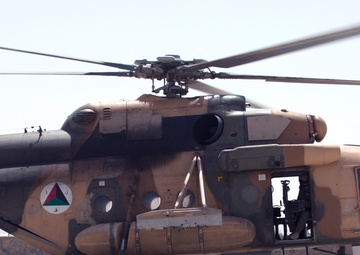 Advisors meet with Afghan soldiers, leaders