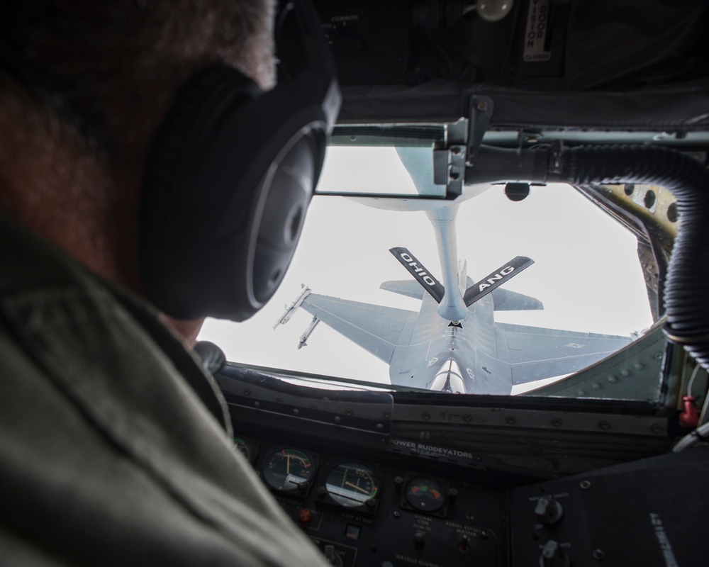 121st ARW refuels 158th FW