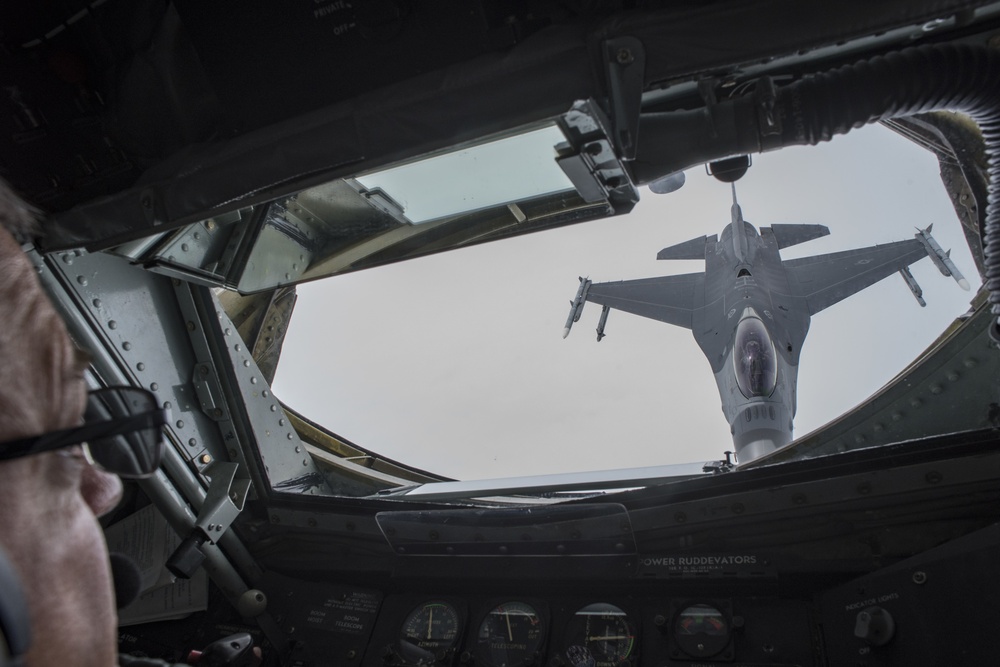 121st ARW refuels 158th FW