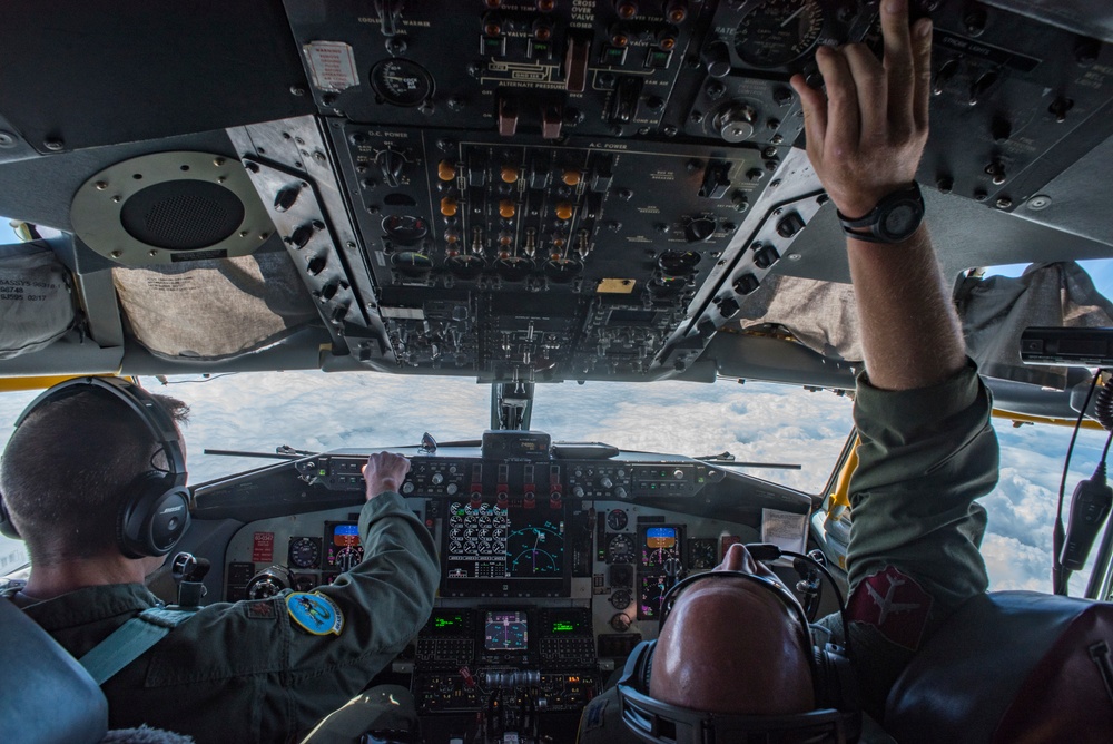 121st ARW refuels 158th FW