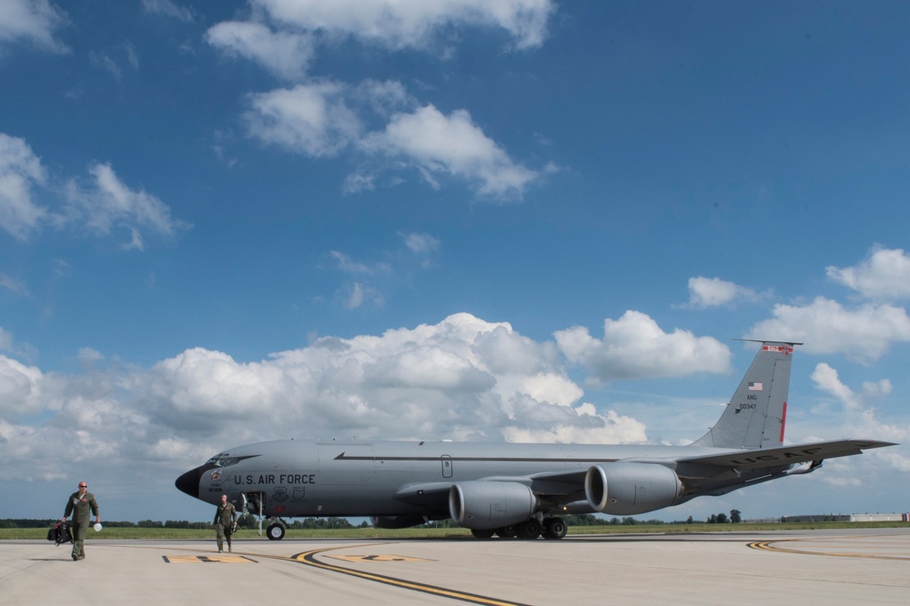 121st ARW refuels 158th FW