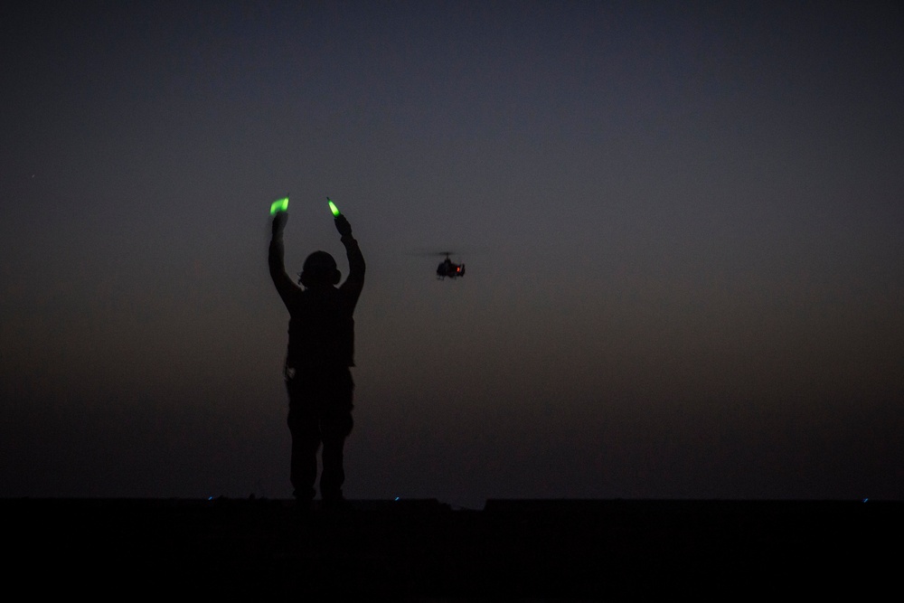 Night Flights: 26th MEU maintains night time proficiences while at sea