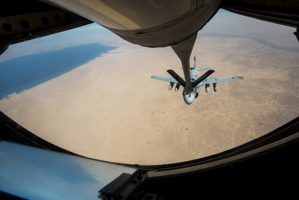 28th EARS refuels U.S. Marine Corps EA-6B Prowler