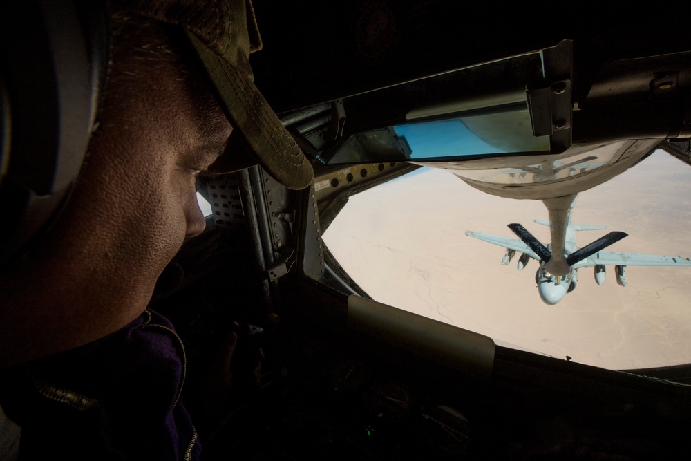 28th EARS refuels U.S. Marine Corps EA-6B Prowler