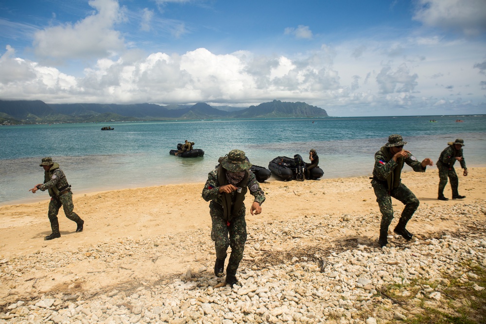 DVIDS - Images - Philippines conduct beach insertions during RIMPAC ...