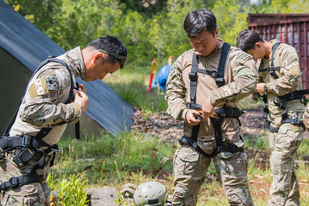 Explosive Ordnance Disposal Teams Conduct Rappelling Training During RIMPAC 2018.