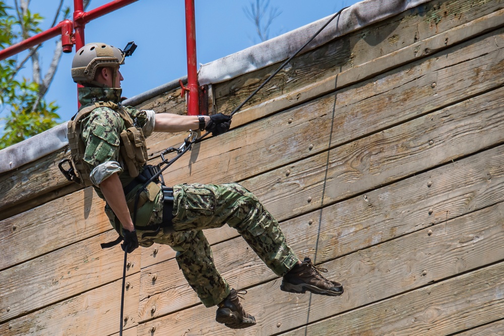 Explosive Ordnance Disposal Teams Conduct Rappelling Training During RIMPAC 2018.