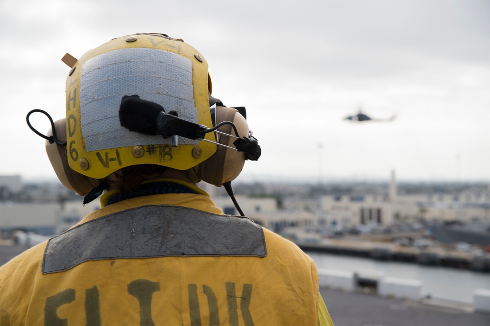 HSC 21 and HMLA 367 aircraft arrive on USS Bonhomme Richard (LHD 6)