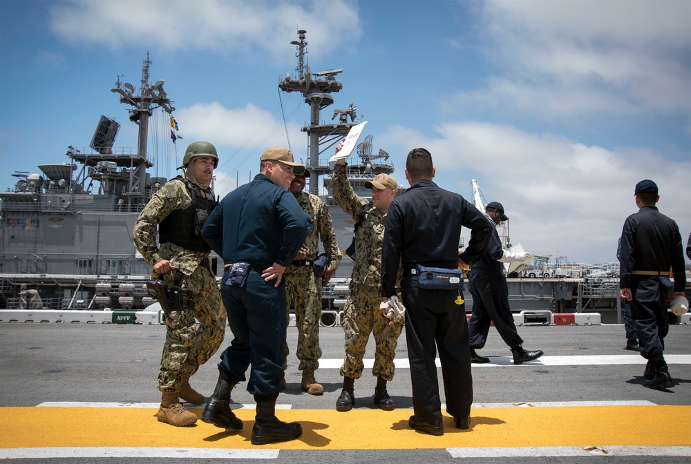 General quarters drill aboard USS Bonhomme Richard (LHD 6)