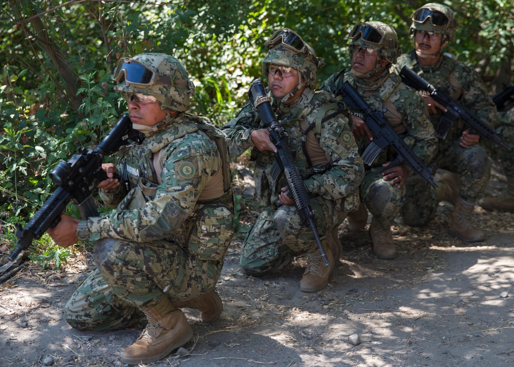 Mexican marines take on ranges during RIMPAC