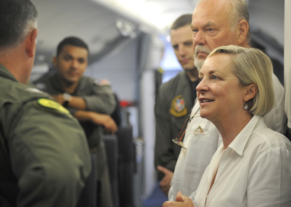Consul-General Tours U.S. P-8 during RIMPAC