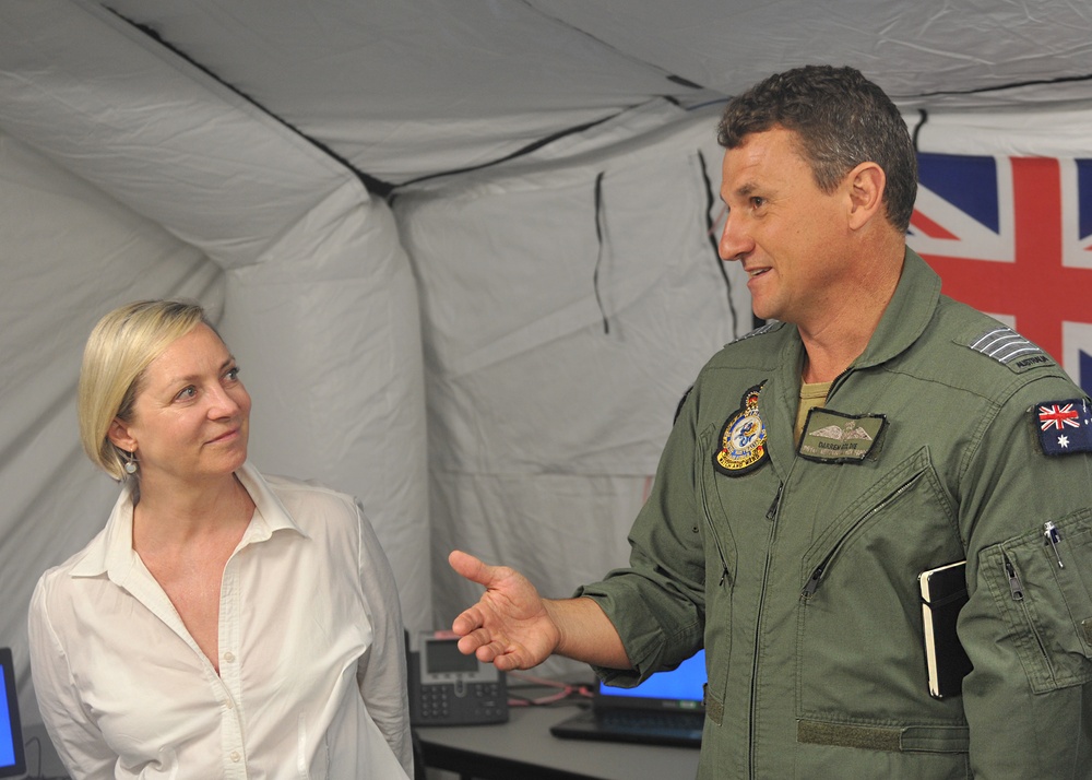 Australian Ambassador Tours RAAF MTOC during RIMPAC