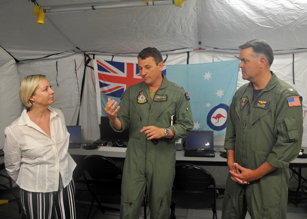 Australian Ambassador Tours RAAF MTOC during RIMPAC